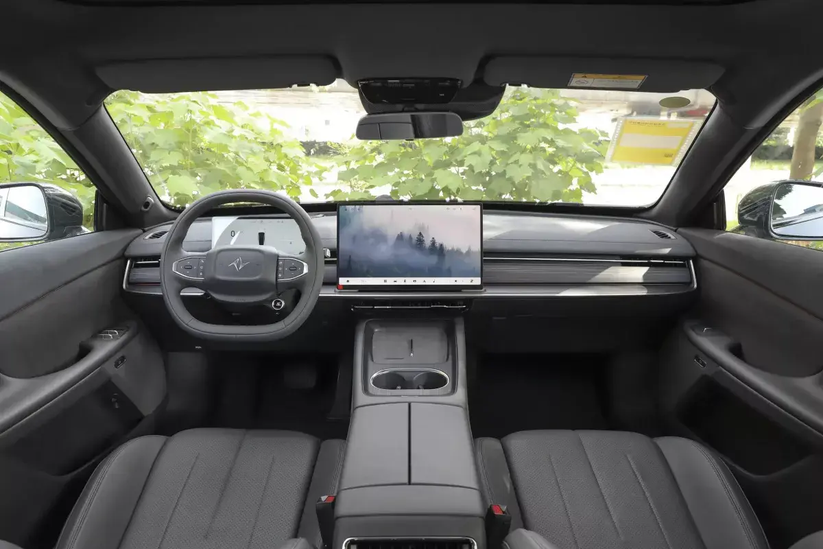 Dongfeng Eπ 007 салон 1