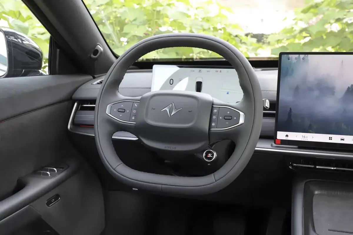Dongfeng Eπ 007 салон 3