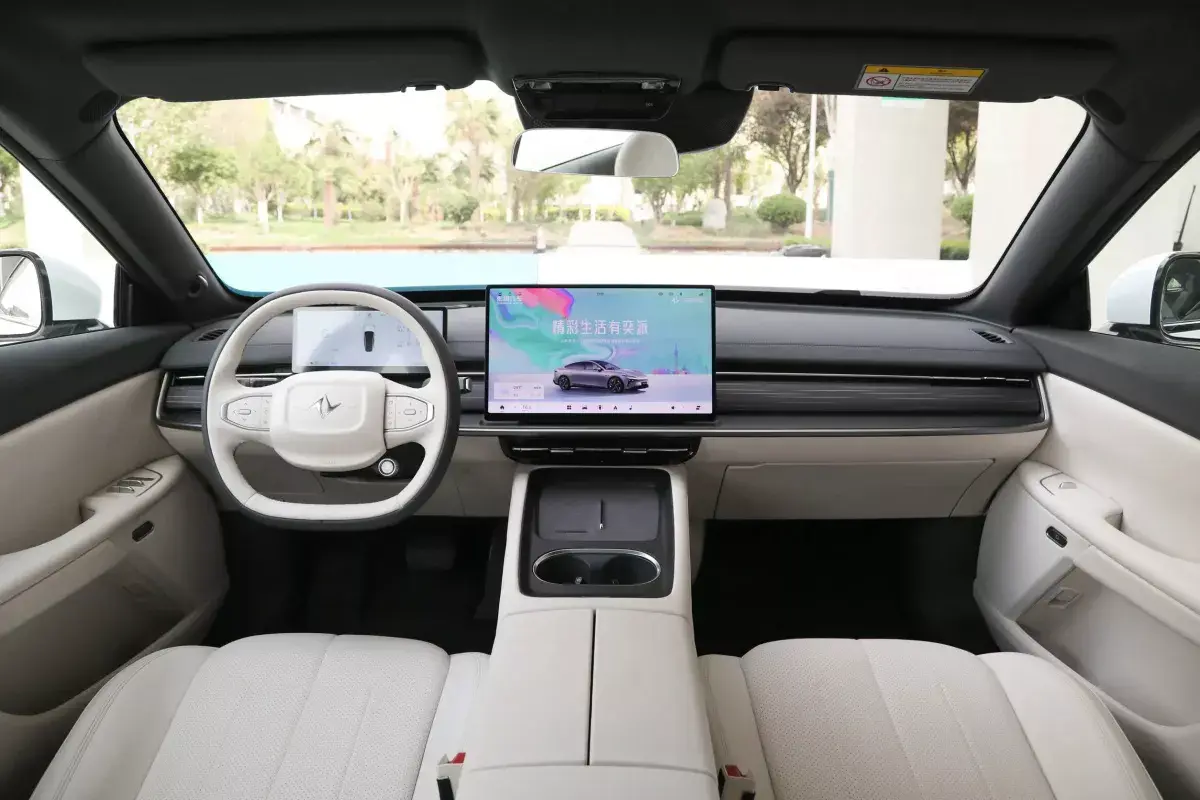Dongfeng Eπ 007 салон 8