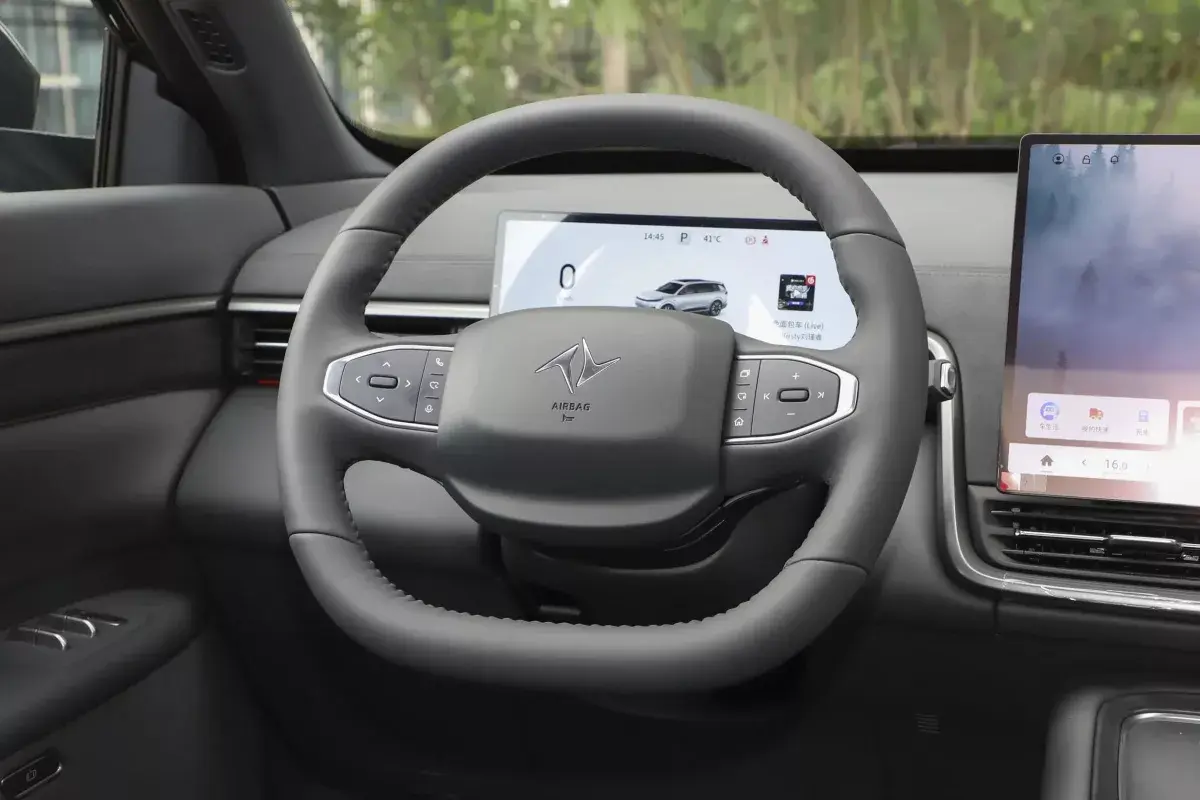 Dongfeng eπ 008 салон 3