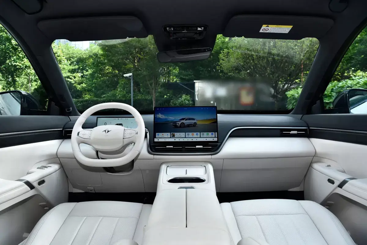 Dongfeng eπ 008 салон 9