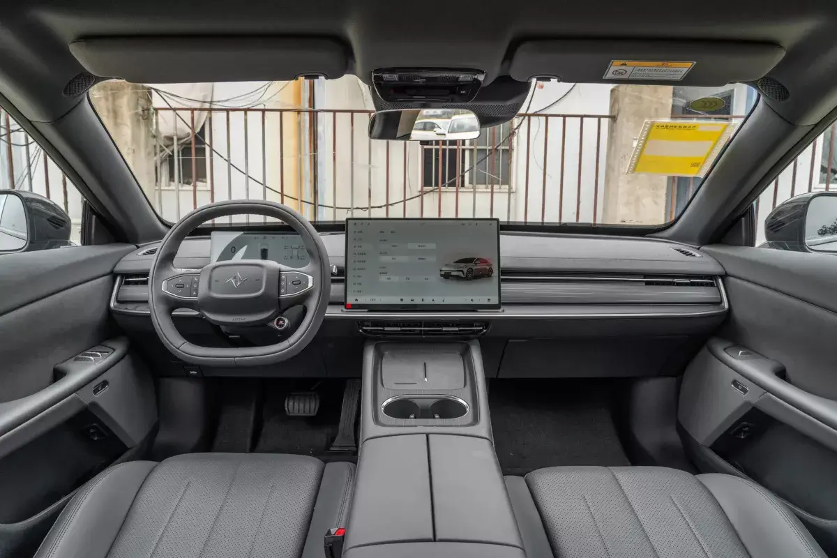 Dongfeng eπ007 DM салон 1