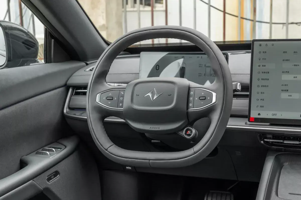 Dongfeng eπ007 DM салон 3