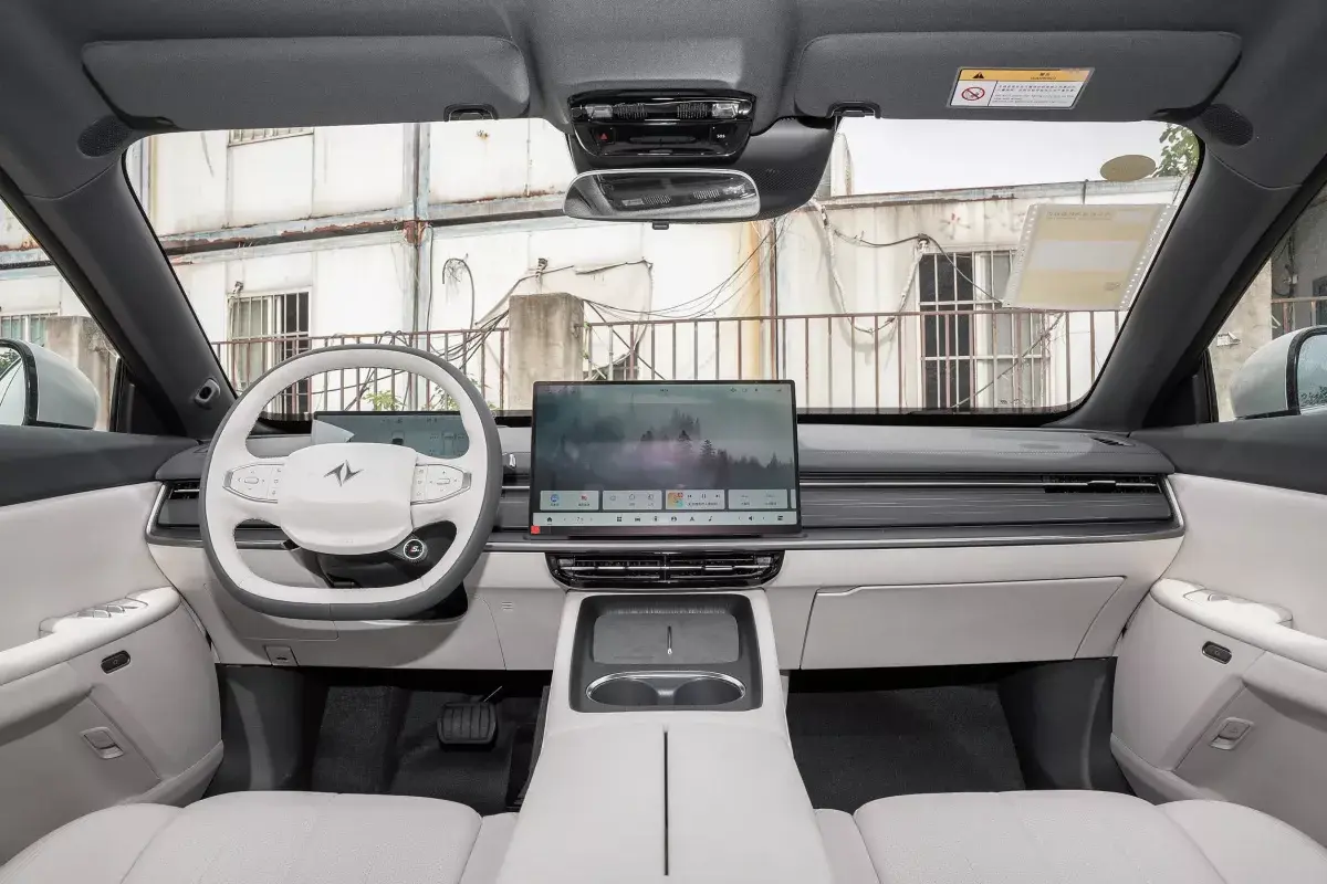 Dongfeng eπ007 DM салон 8