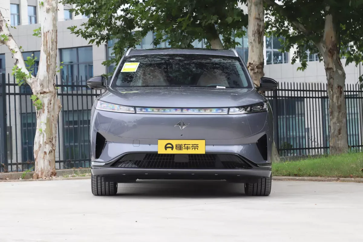 Dongfeng eπ008