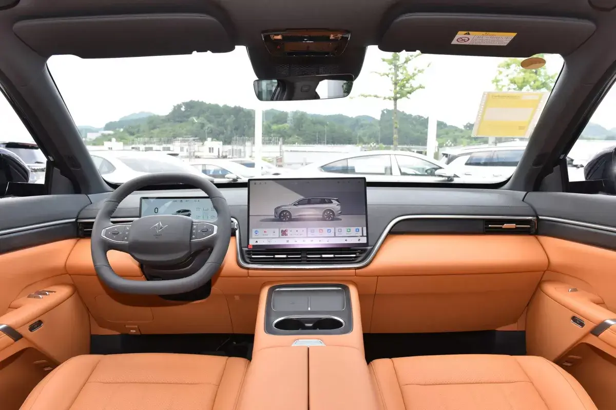 Dongfeng eπ008 салон 1