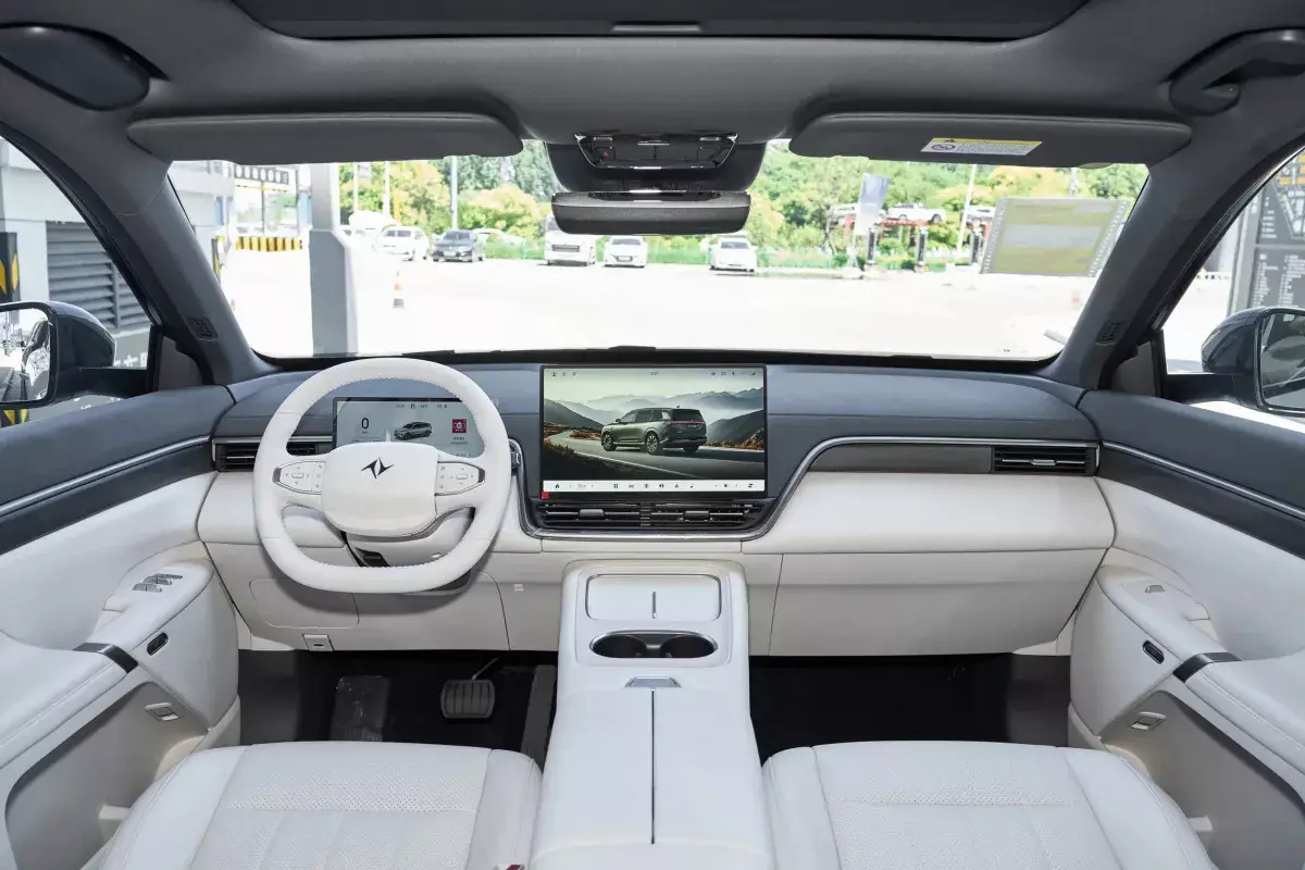 Dongfeng eπ008 салон 8