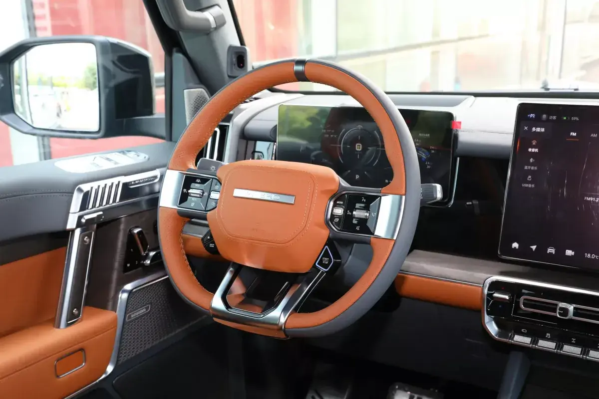 Dongfeng Warrior 917 салон 3