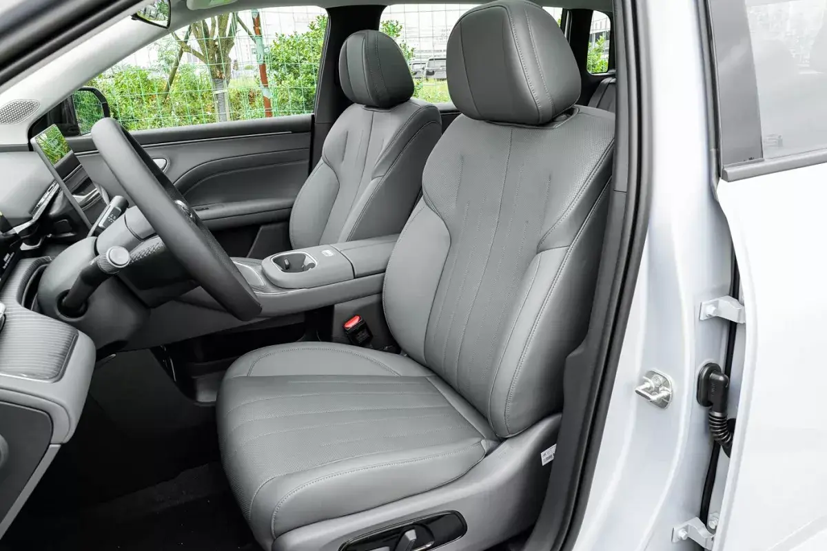 GAC Aion i60 PHEV салон 6