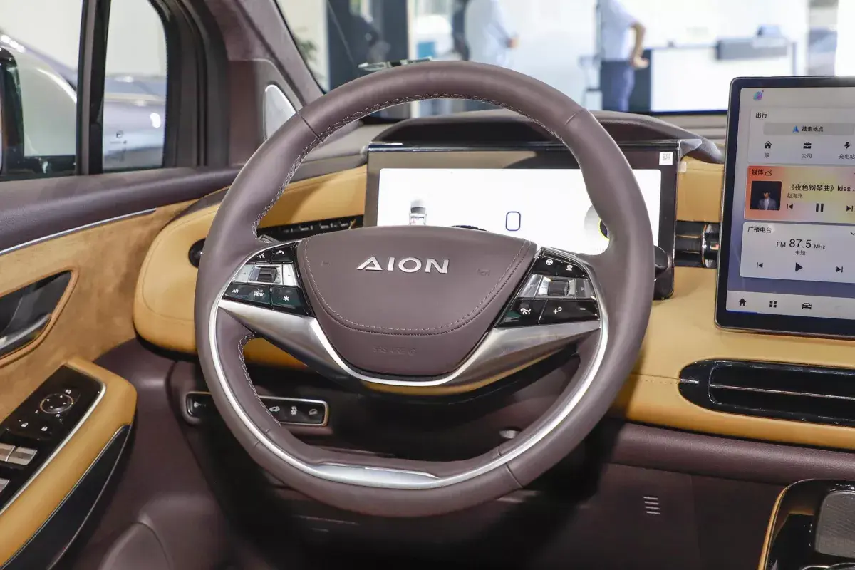 GAC Aion LX салон 3
