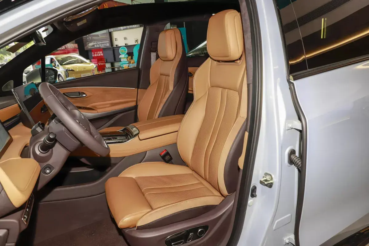 GAC Aion LX салон 6