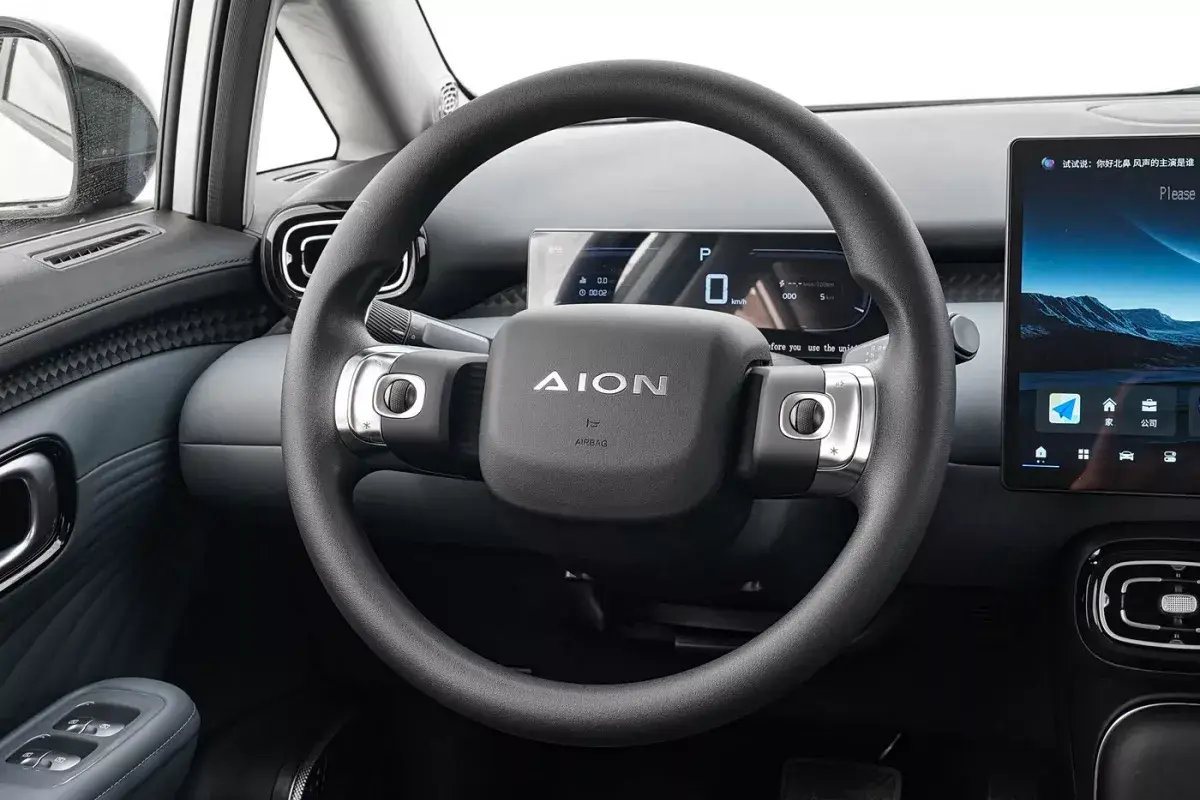 GAC AION UT салон 3