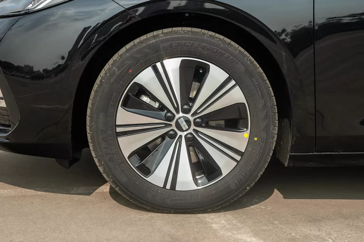 Geely Galaxy A7 PHEV фото 6