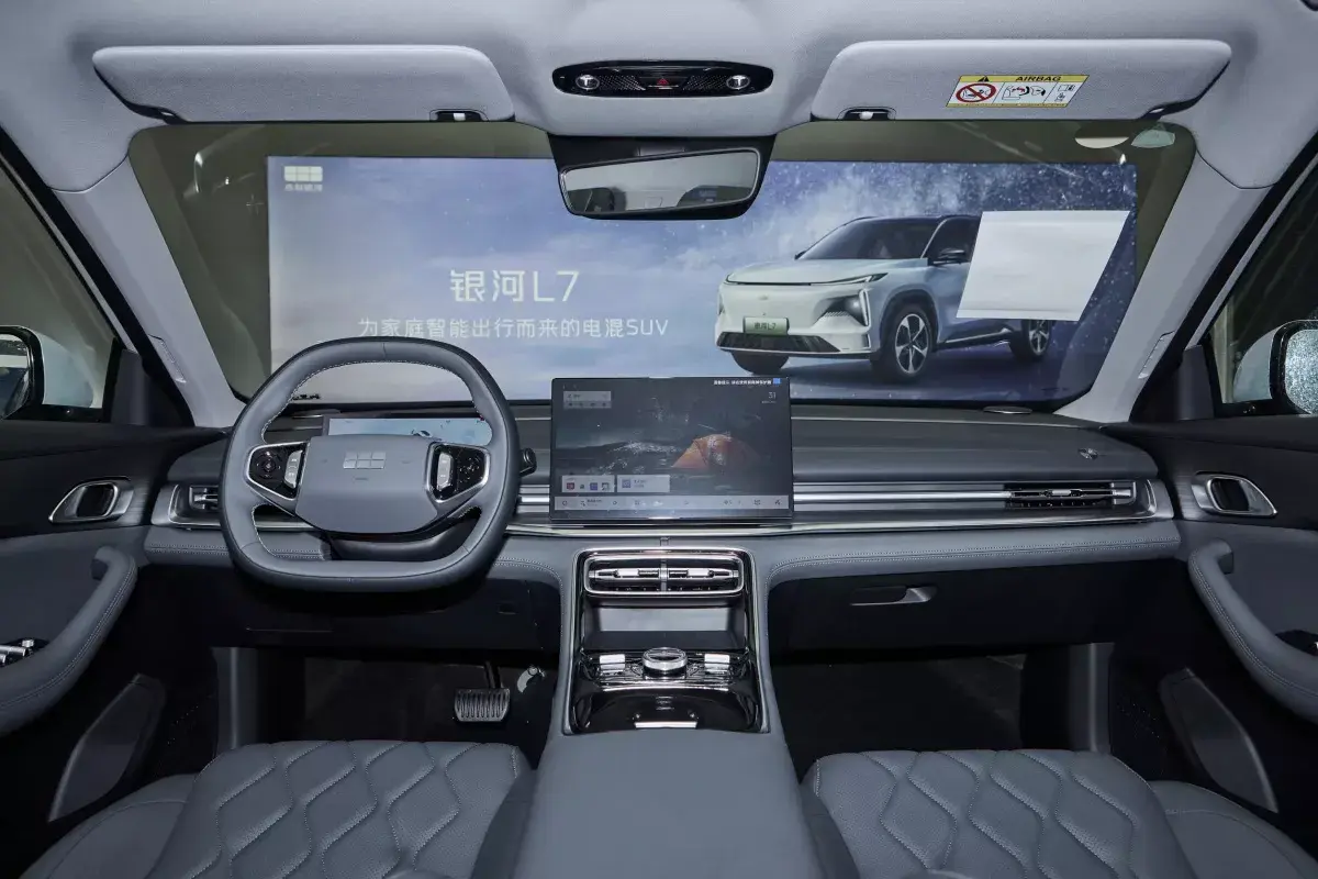 Geely Galaxy A7 PHEV салон 1