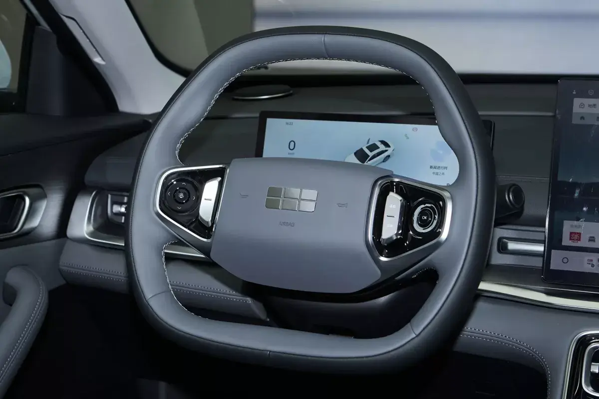 Geely Galaxy A7 PHEV салон 3