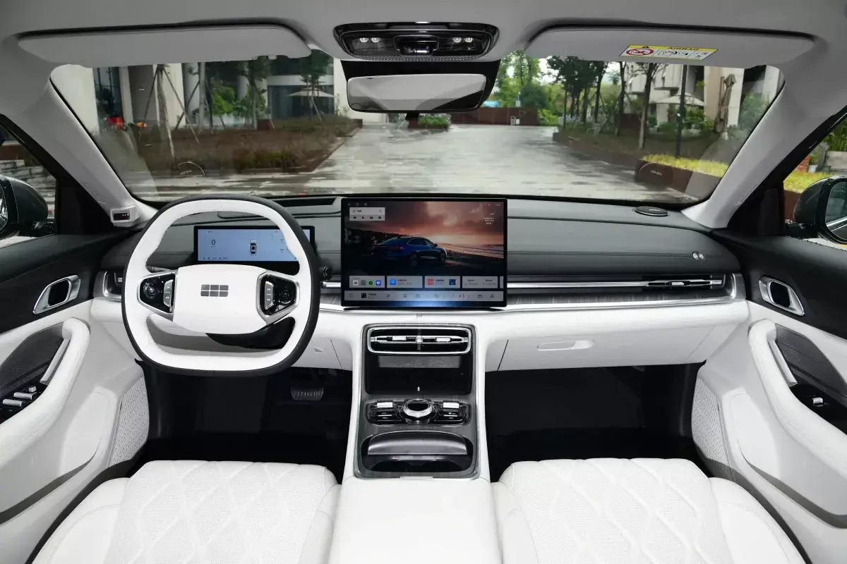 Geely Galaxy A7 PHEV салон 7