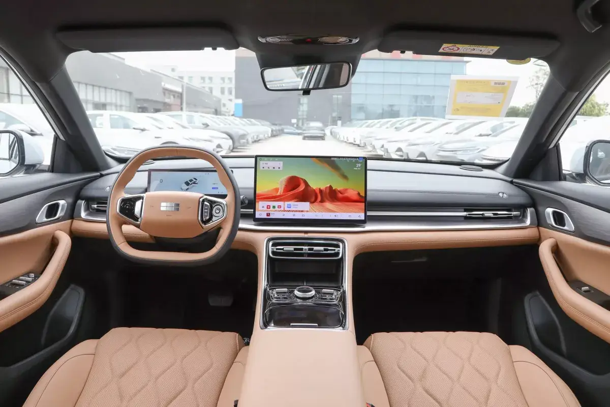 Geely Galaxy A7 PHEV салон 8