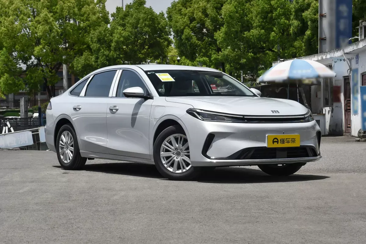 Geely Galaxy A7 фото 2