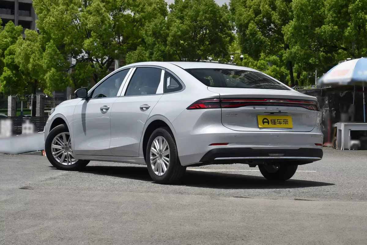 Geely Galaxy A7 фото 3
