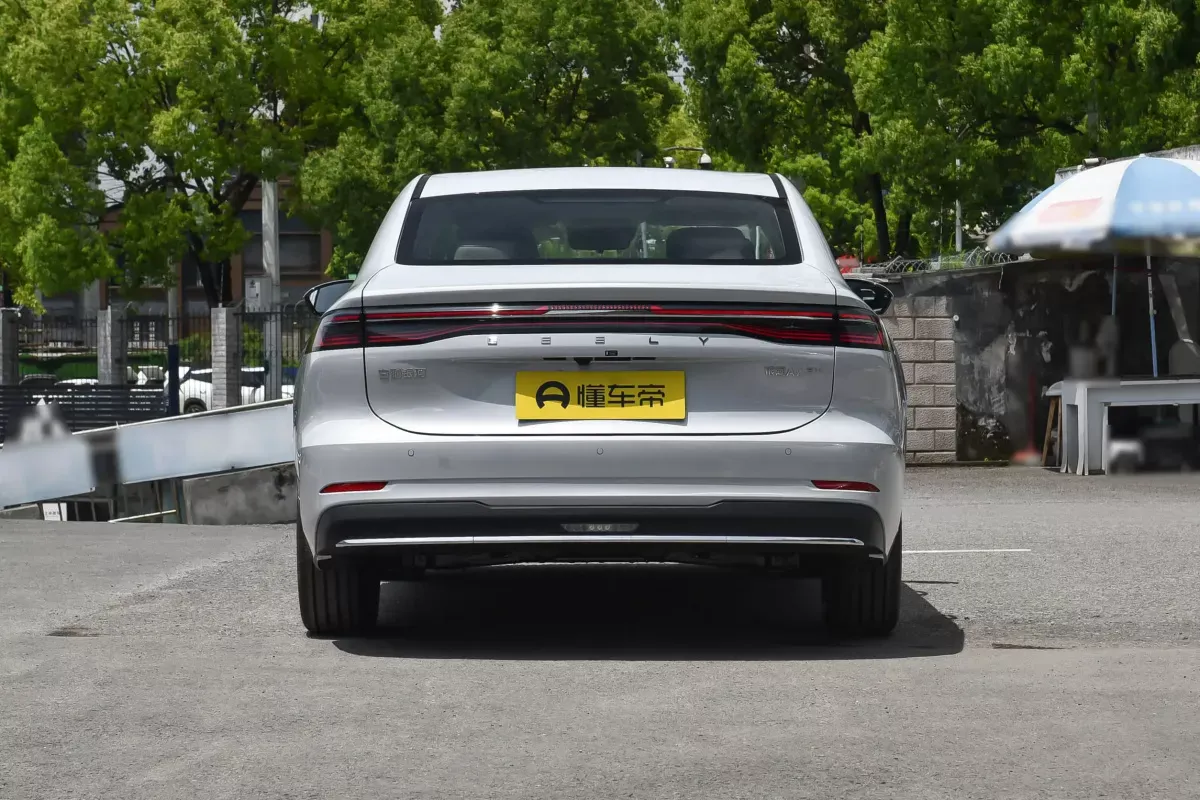 Geely Galaxy A7 фото 4