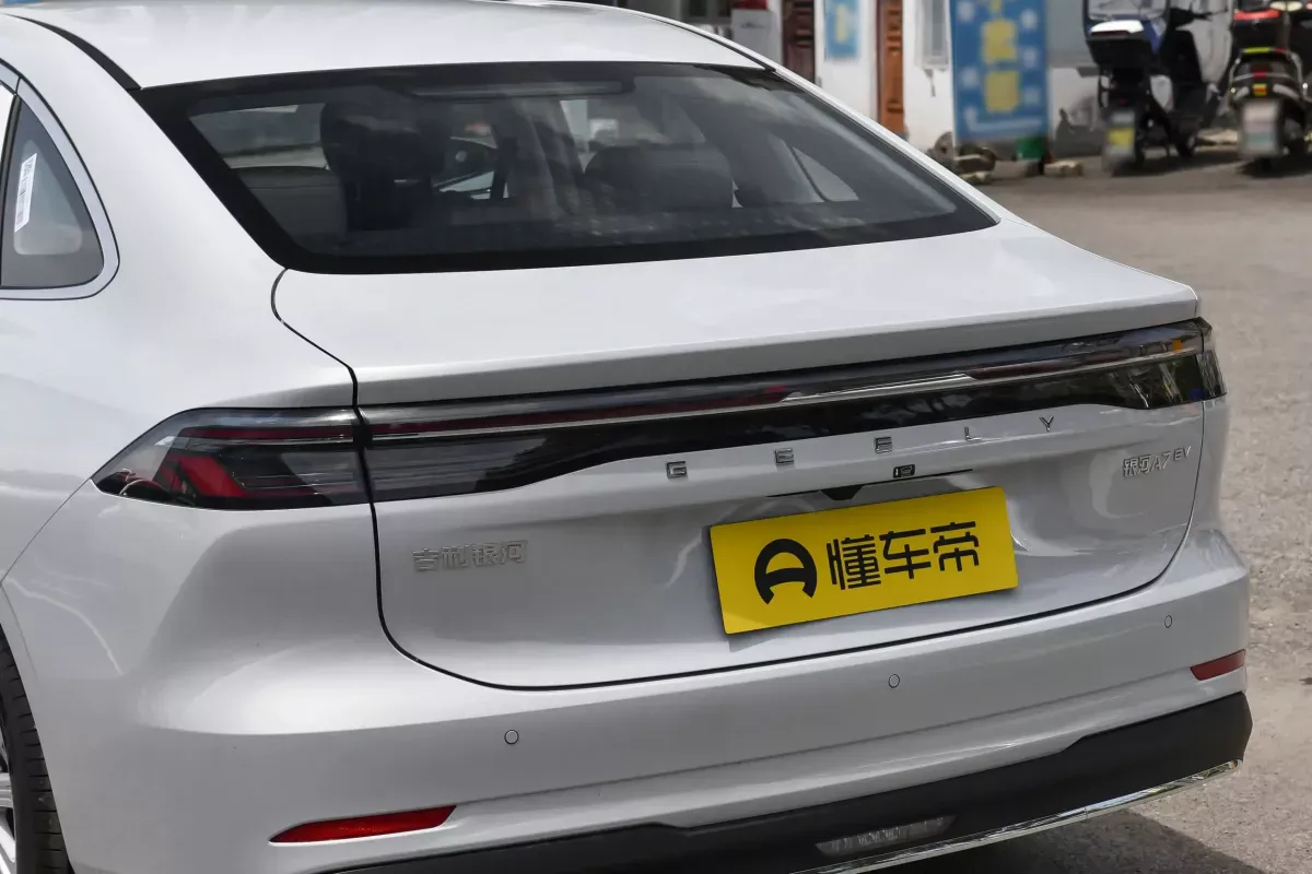 Geely Galaxy A7 фото 7
