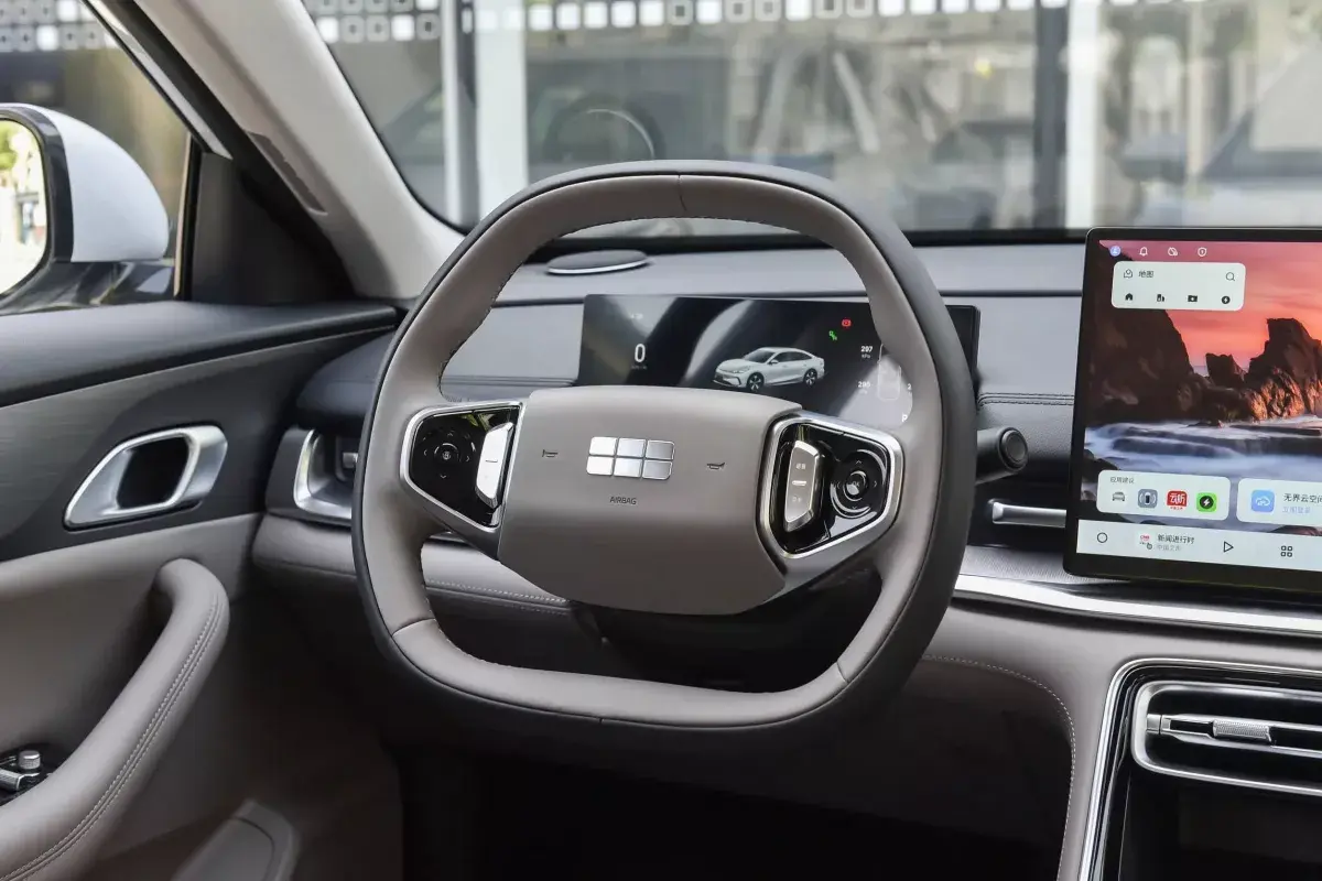 Geely Galaxy A7 салон 3