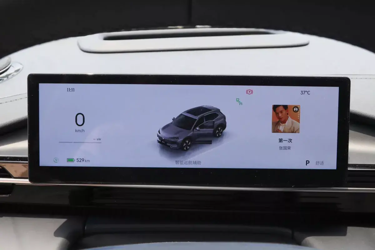 Geely Galaxy E5 салон 2