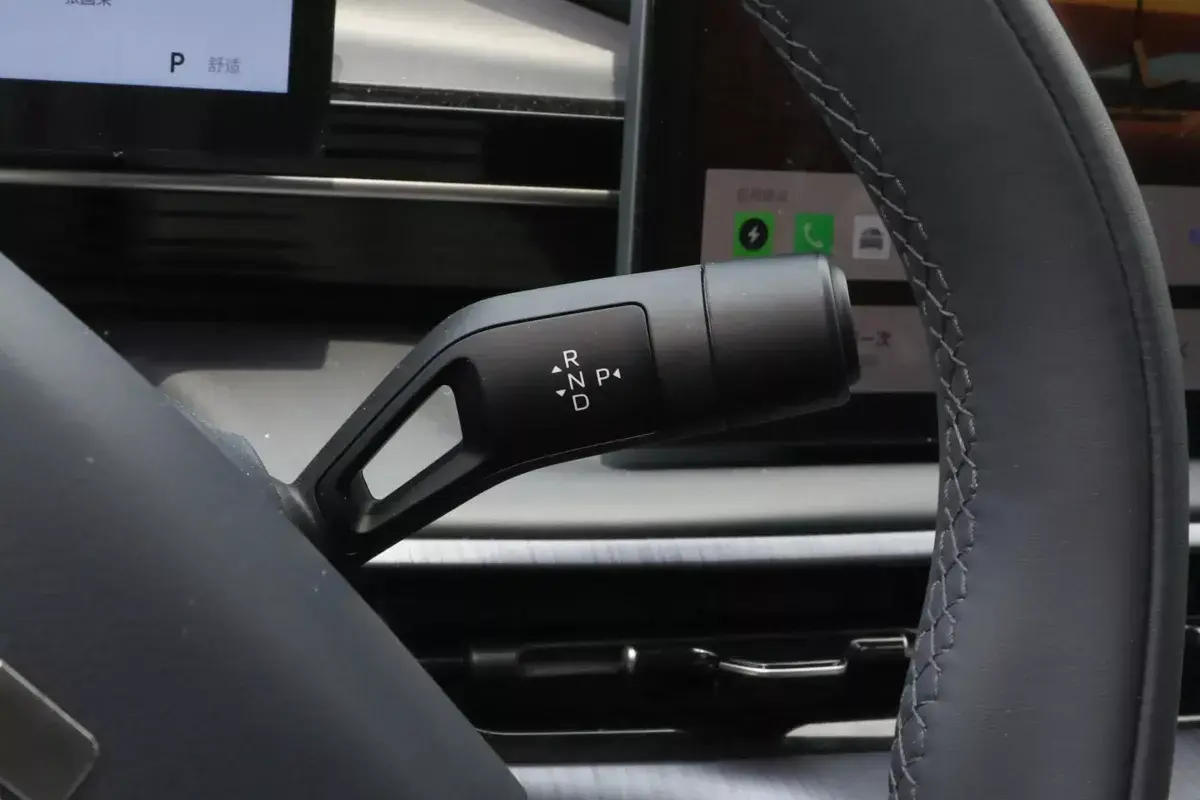 Geely Galaxy E5 салон 4
