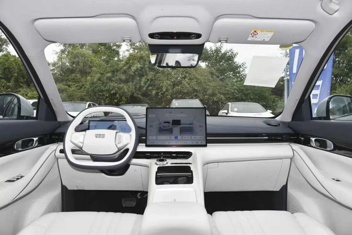Geely Galaxy E5 салон 7