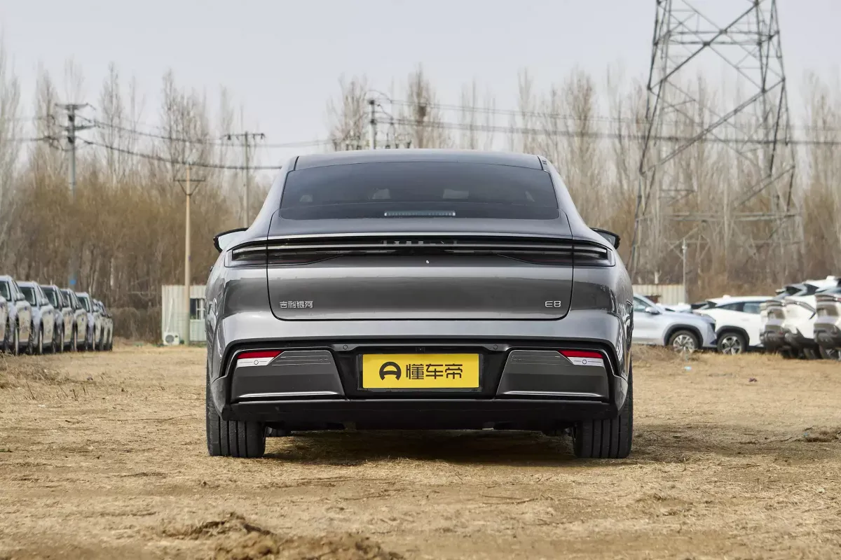 Geely Galaxy E8 фото 4