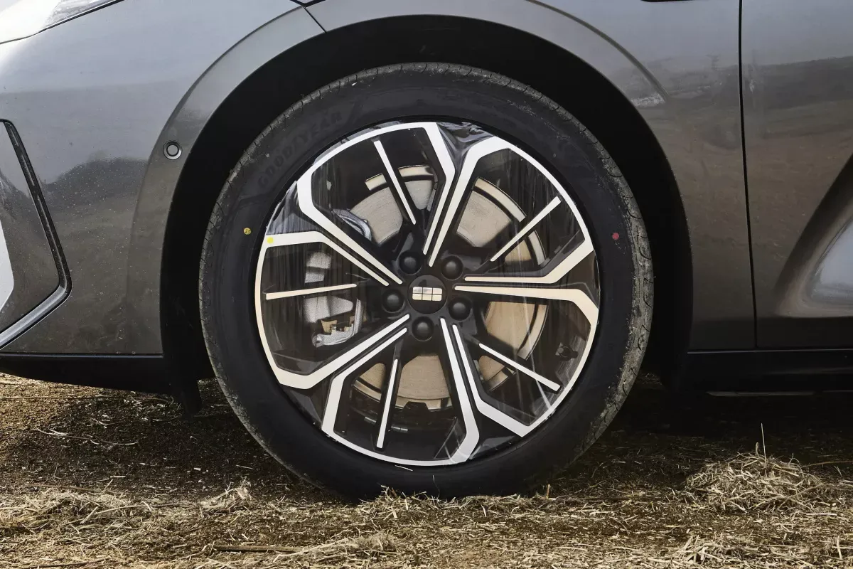 Geely Galaxy E8 фото 6