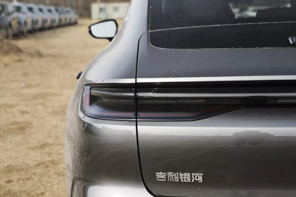 Geely Galaxy E8 фото 7