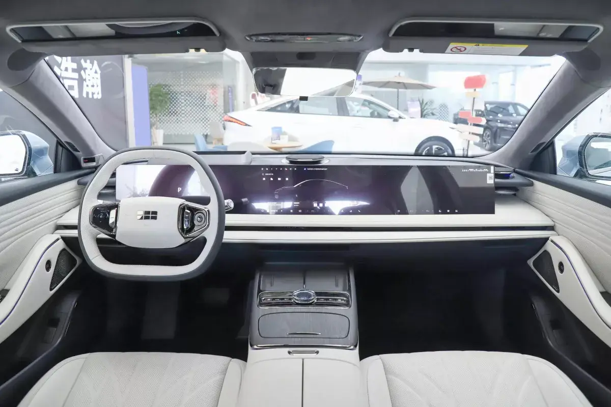 Geely Galaxy E8 салон 1