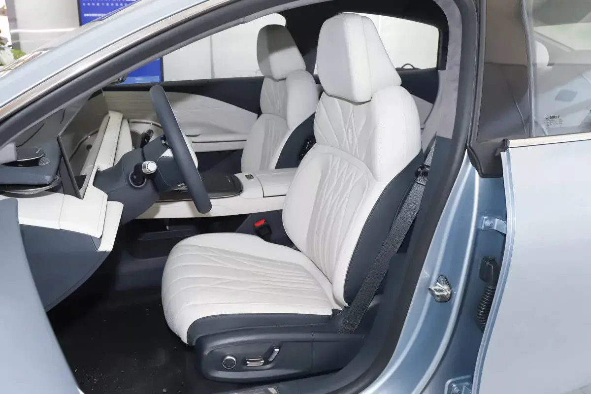 Geely Galaxy E8 салон 6