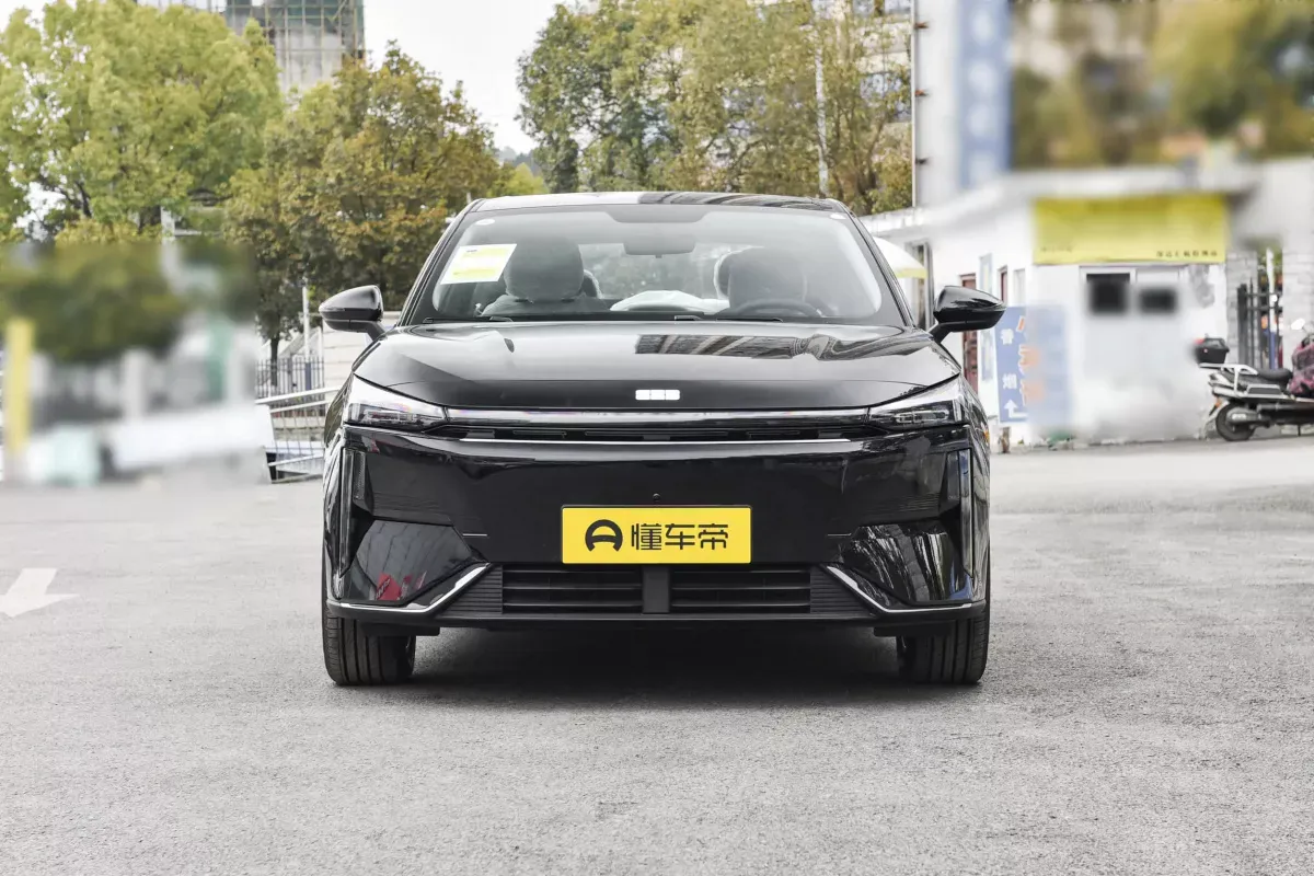 Geely Galaxy L6 EM-i DHT
