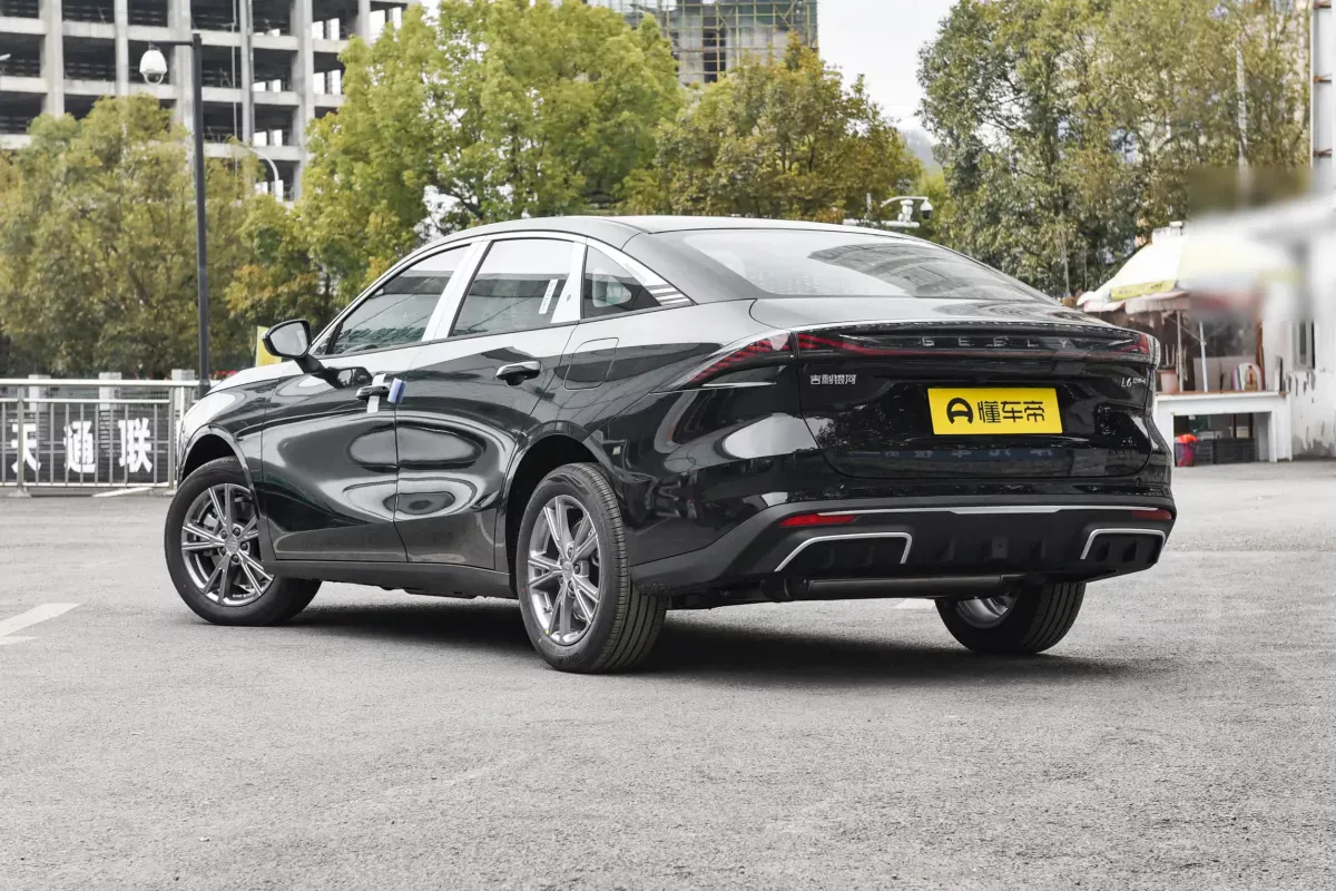Geely Galaxy L6 EM-i DHT фото 3