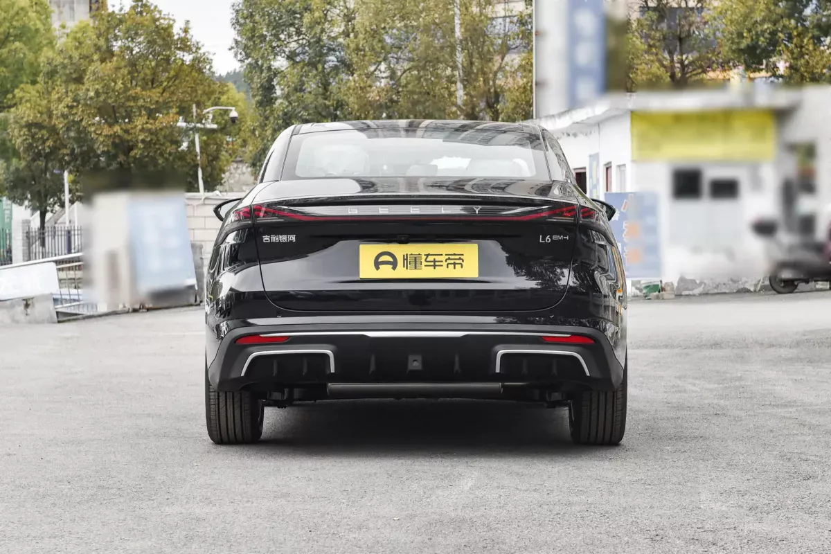 Geely Galaxy L6 EM-i DHT фото 4