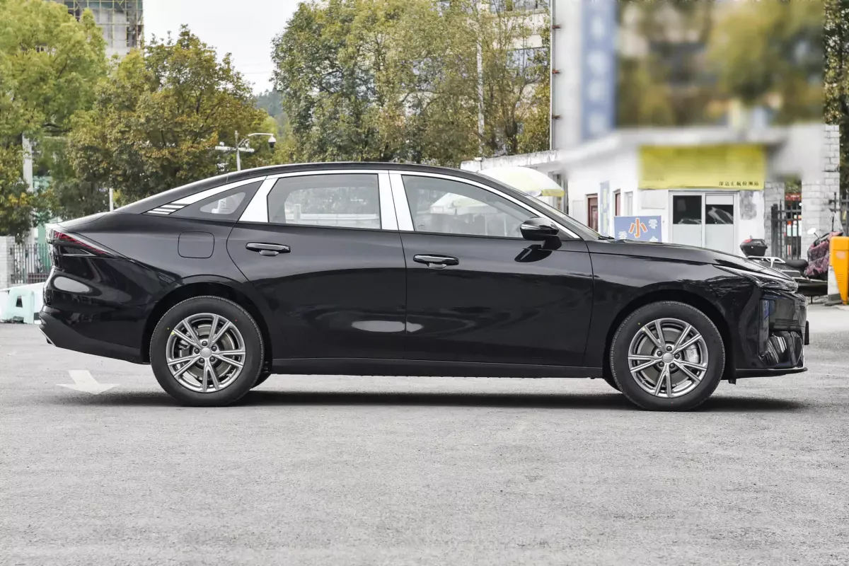 Geely Galaxy L6 EM-i DHT фото 5