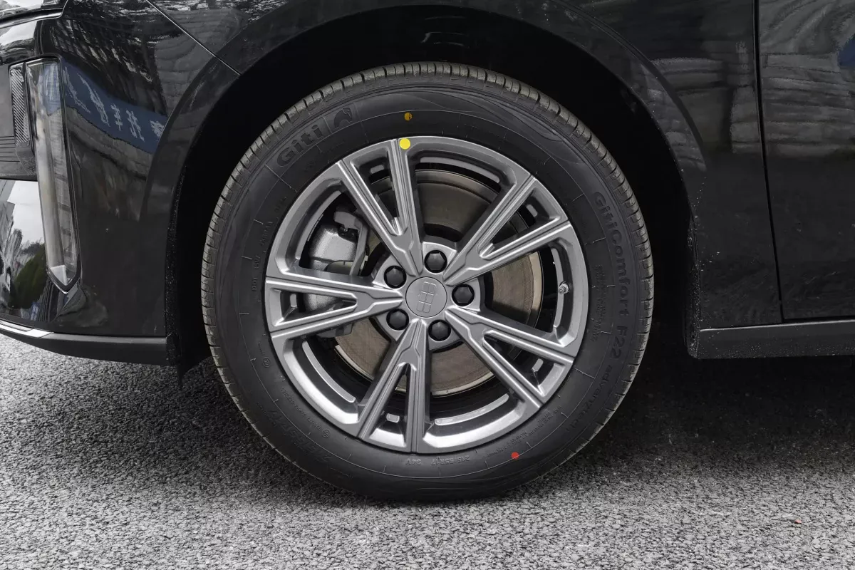 Geely Galaxy L6 EM-i DHT фото 6