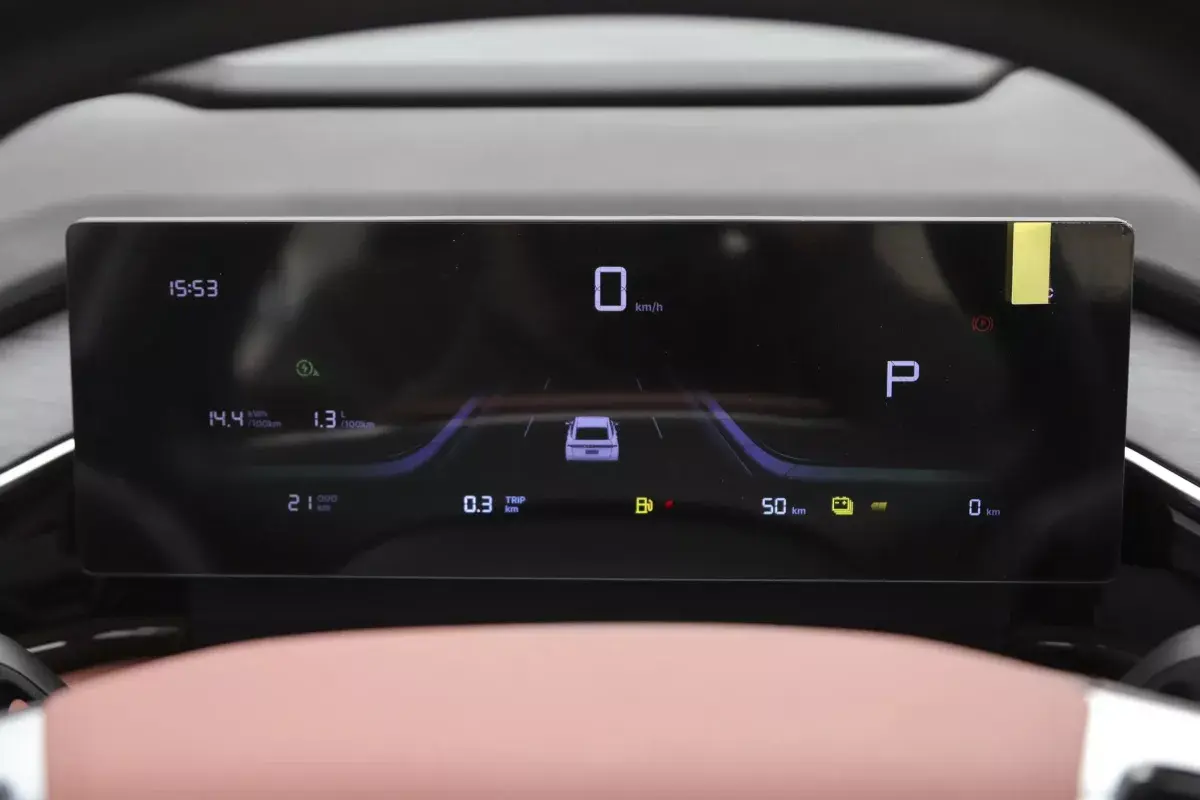 Geely Galaxy L6 EM-i DHT салон 2
