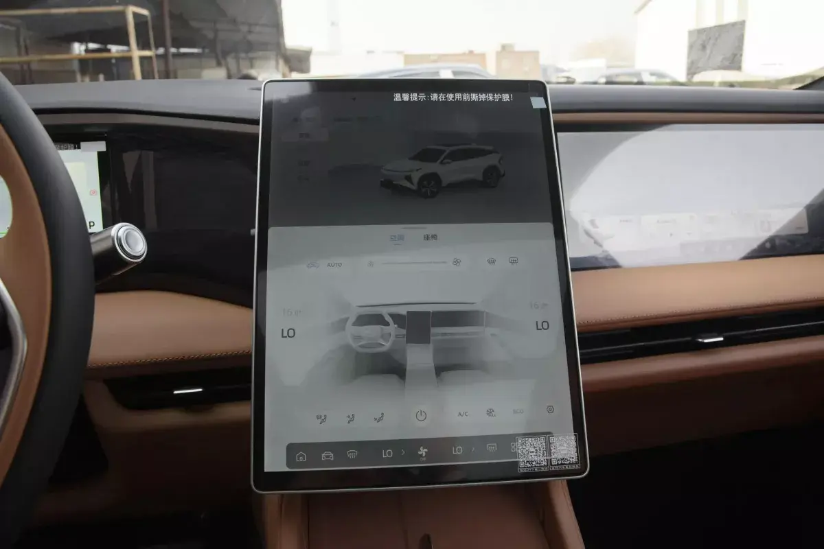 Geely Galaxy L7 салон 5