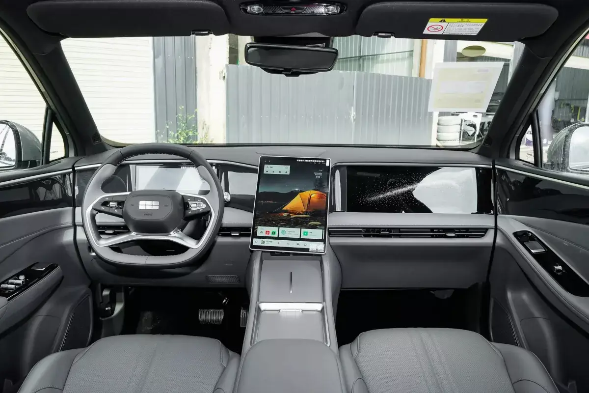 Geely Galaxy L7 салон 7