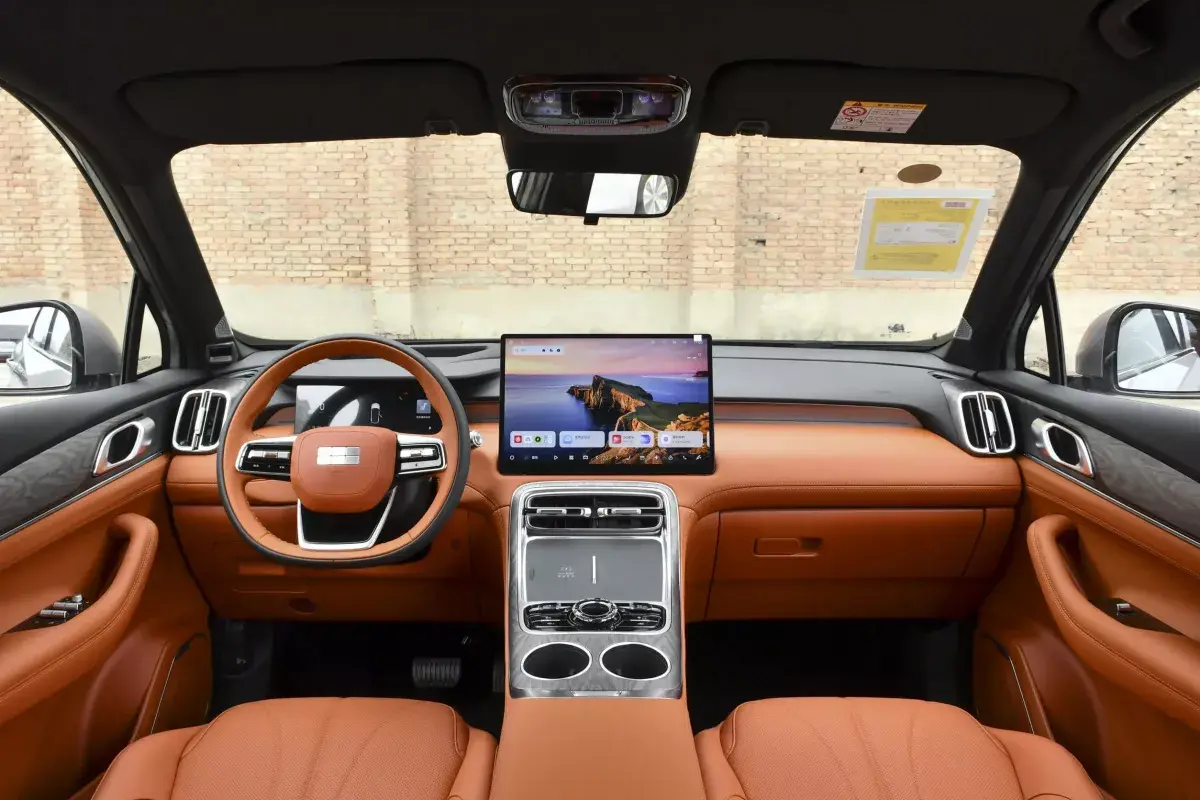 Geely Galaxy M7 PHEV салон 1