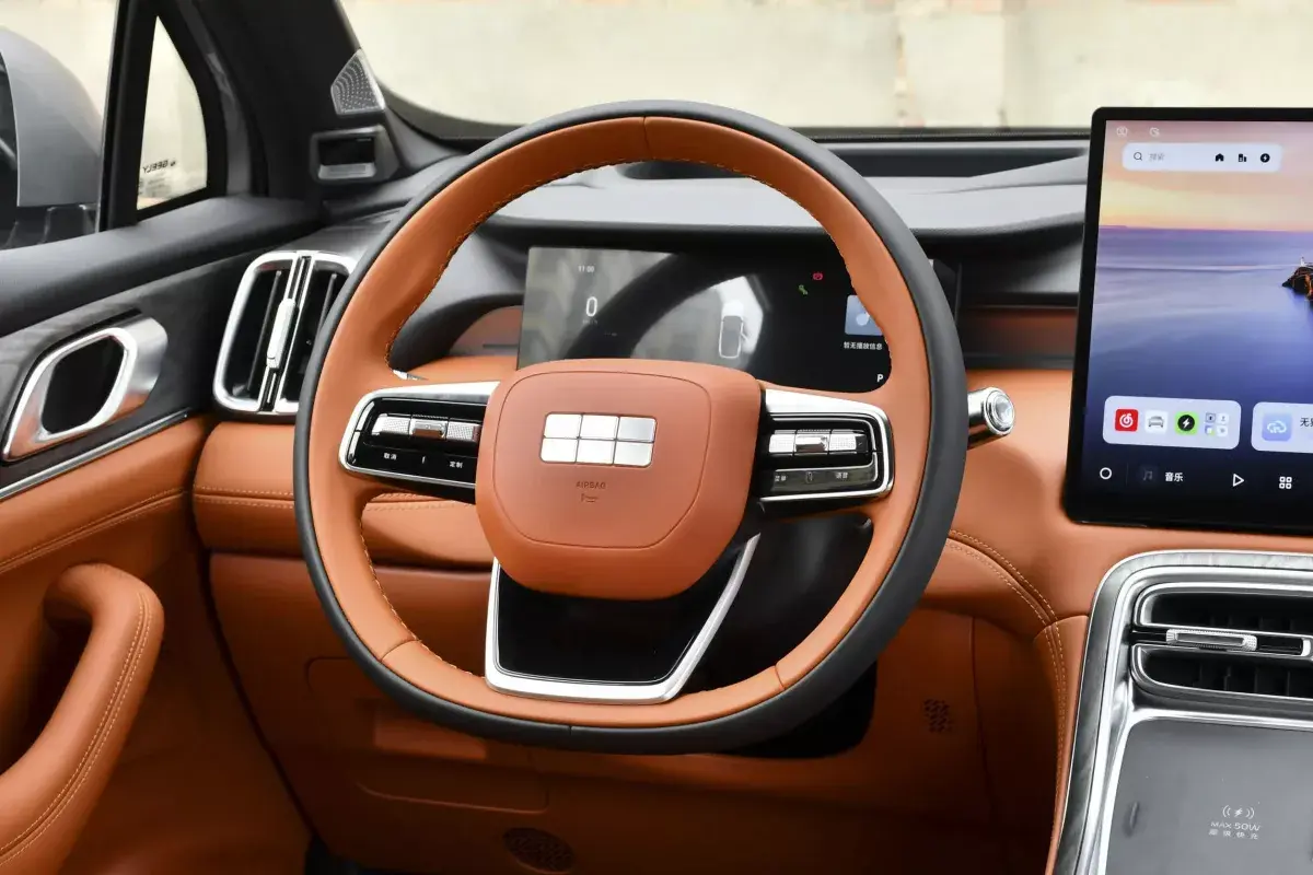 Geely Galaxy M7 PHEV салон 3