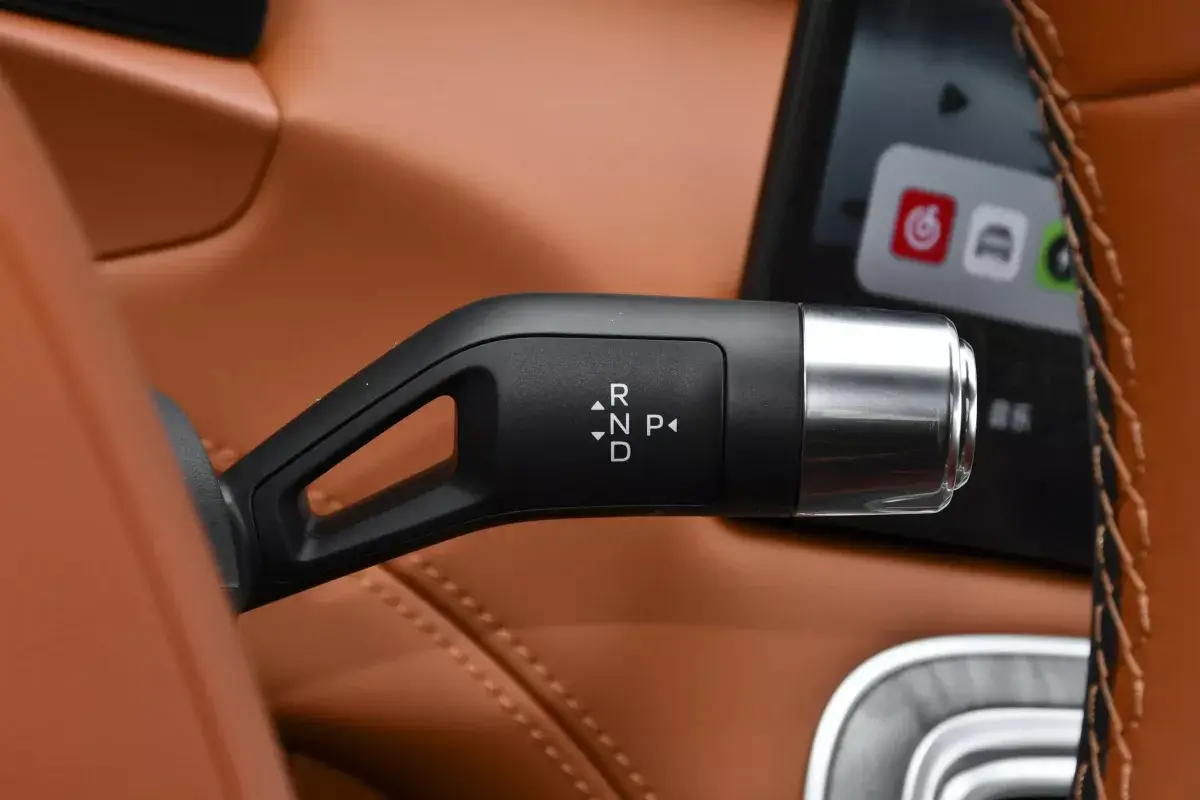 Geely Galaxy M7 PHEV салон 4
