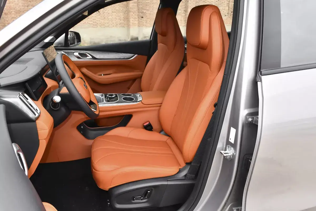 Geely Galaxy M7 PHEV салон 6