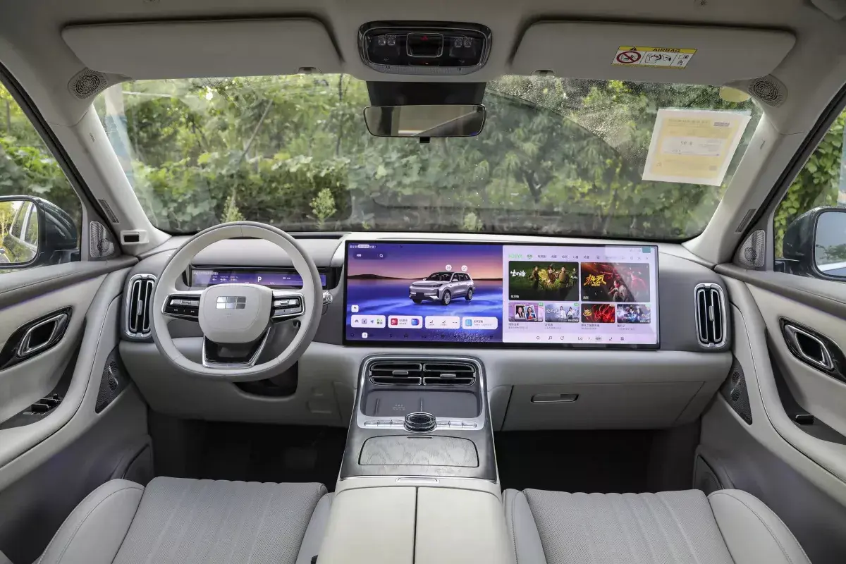 Geely Galaxy M9 PHEV салон 1