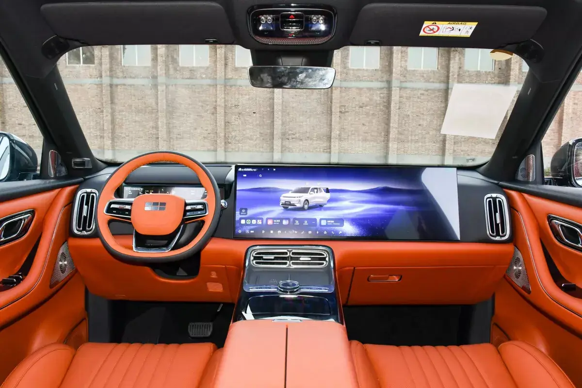 Geely Galaxy M9 PHEV салон 7