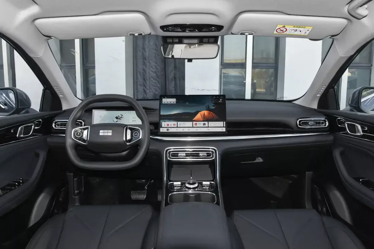 Geely Galaxy Star 6 PHEV салон 1