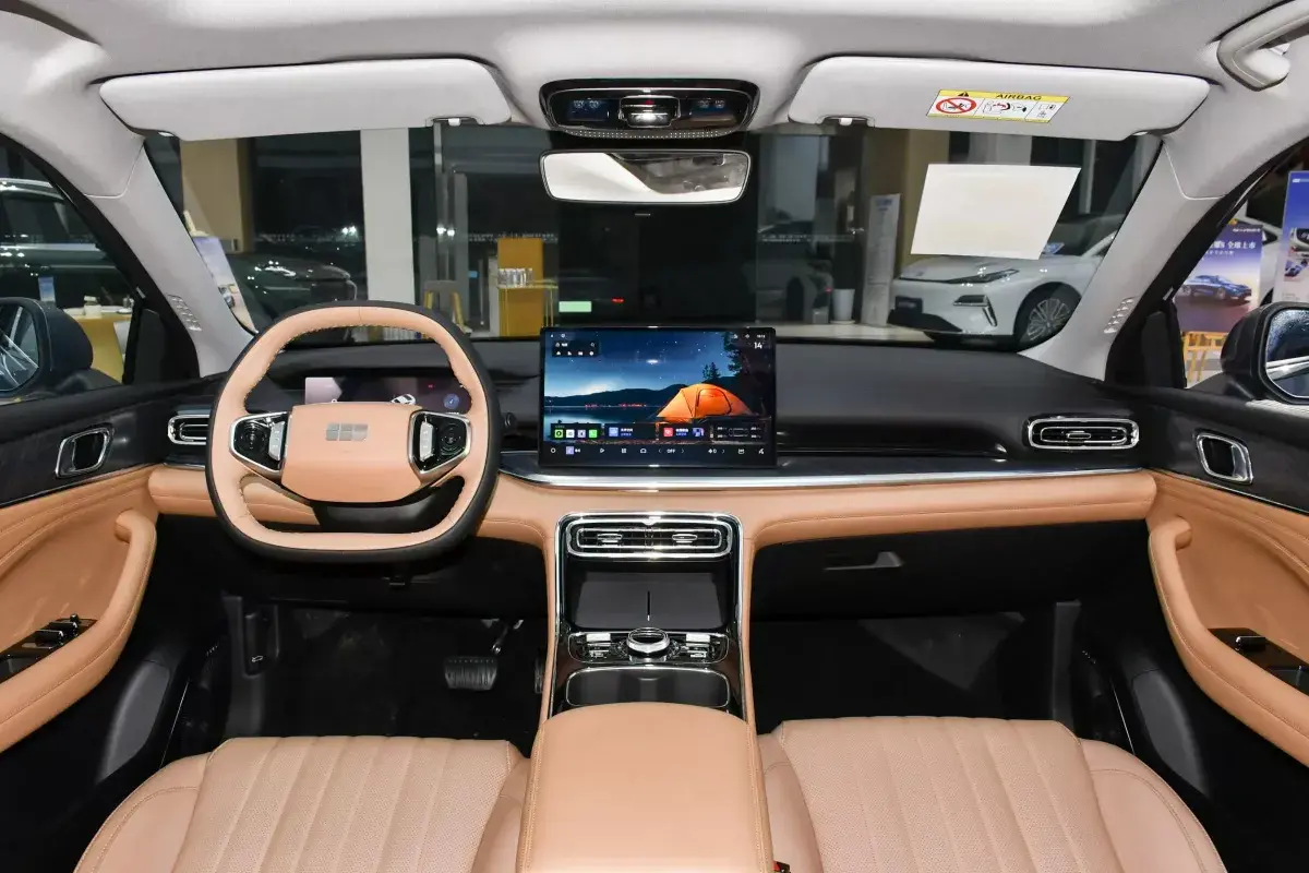 Geely Galaxy Star 6 PHEV салон 7